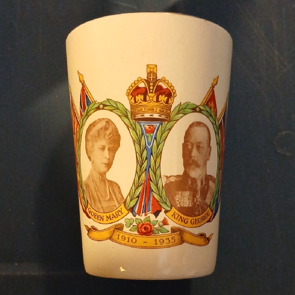 Vintage Silver Jubilee 1935 Beaker with King George & Mary.